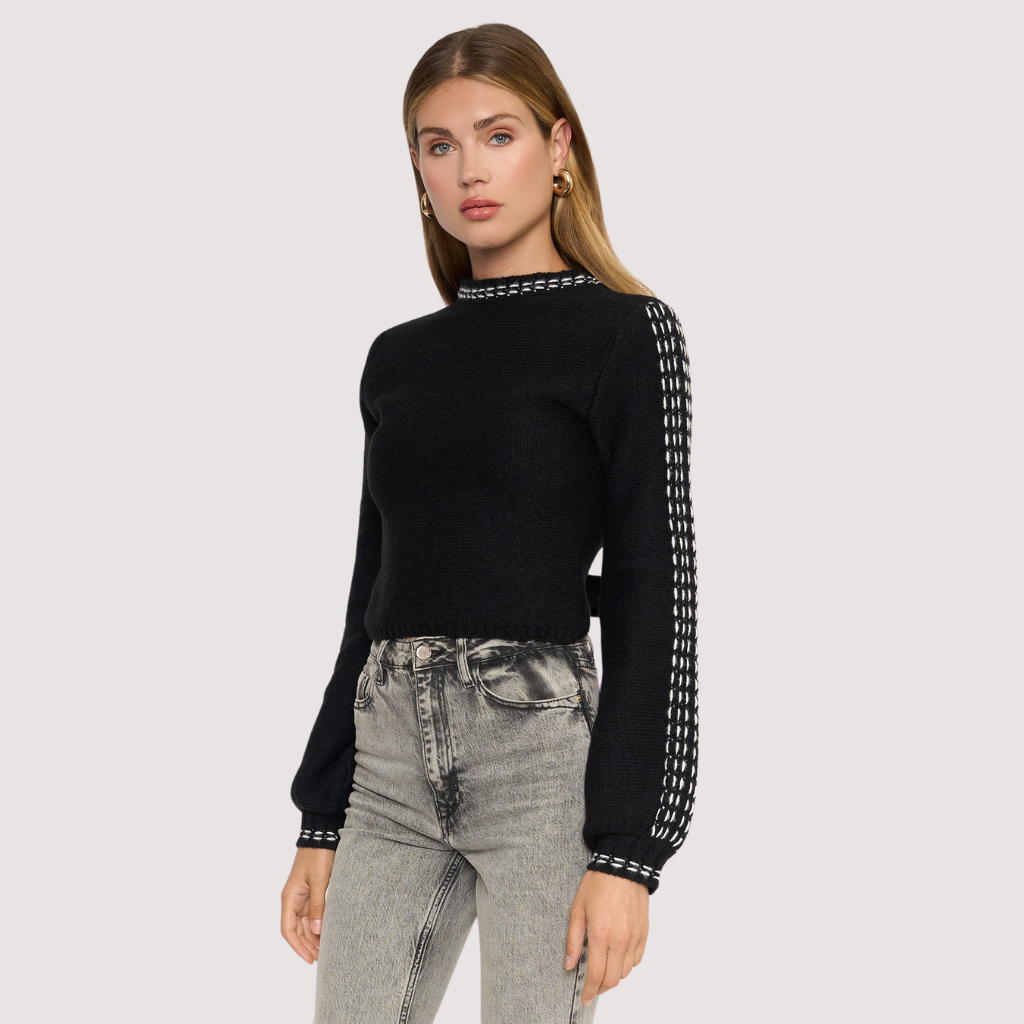 Onyx thread pullover